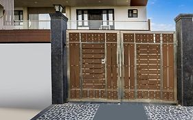 Townhouse Mayfield Garden Nearby Golf Course Road